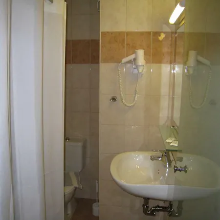 ホテル Nafsika Rhodes City